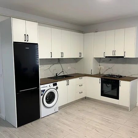 Sunny 2Bedroom Apartment Near City Center Radauti Exterior photo
