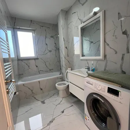 Sunny 2Bedroom Apartment Near City Center Radauti Exterior photo