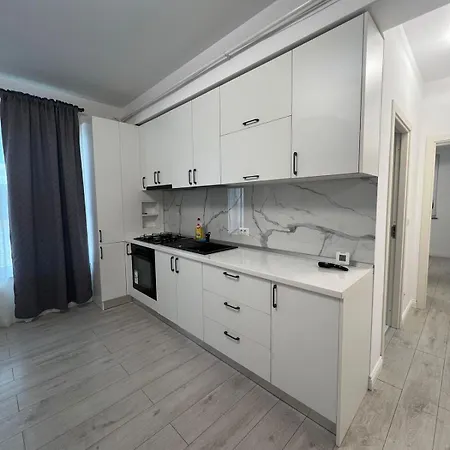 Sunny 2Bedroom Apartment Near City Center Radauti Exterior photo
