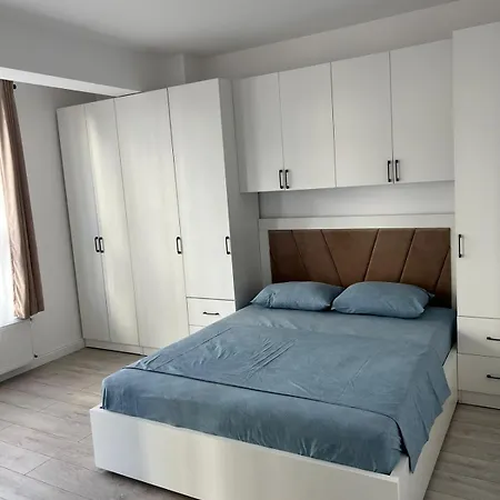 Sunny 2Bedroom Apartment Near City Center Radauti Exterior photo