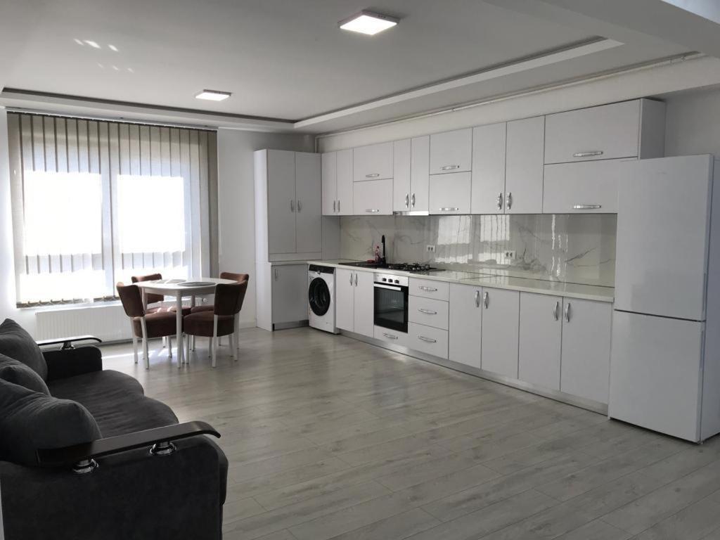 Apartamento Sunny 2bedroom Near Center Rădăuţi