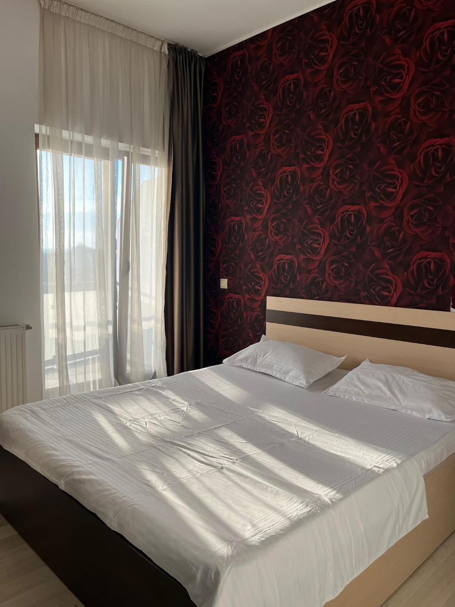 Sunny 2bedroom Near Center *